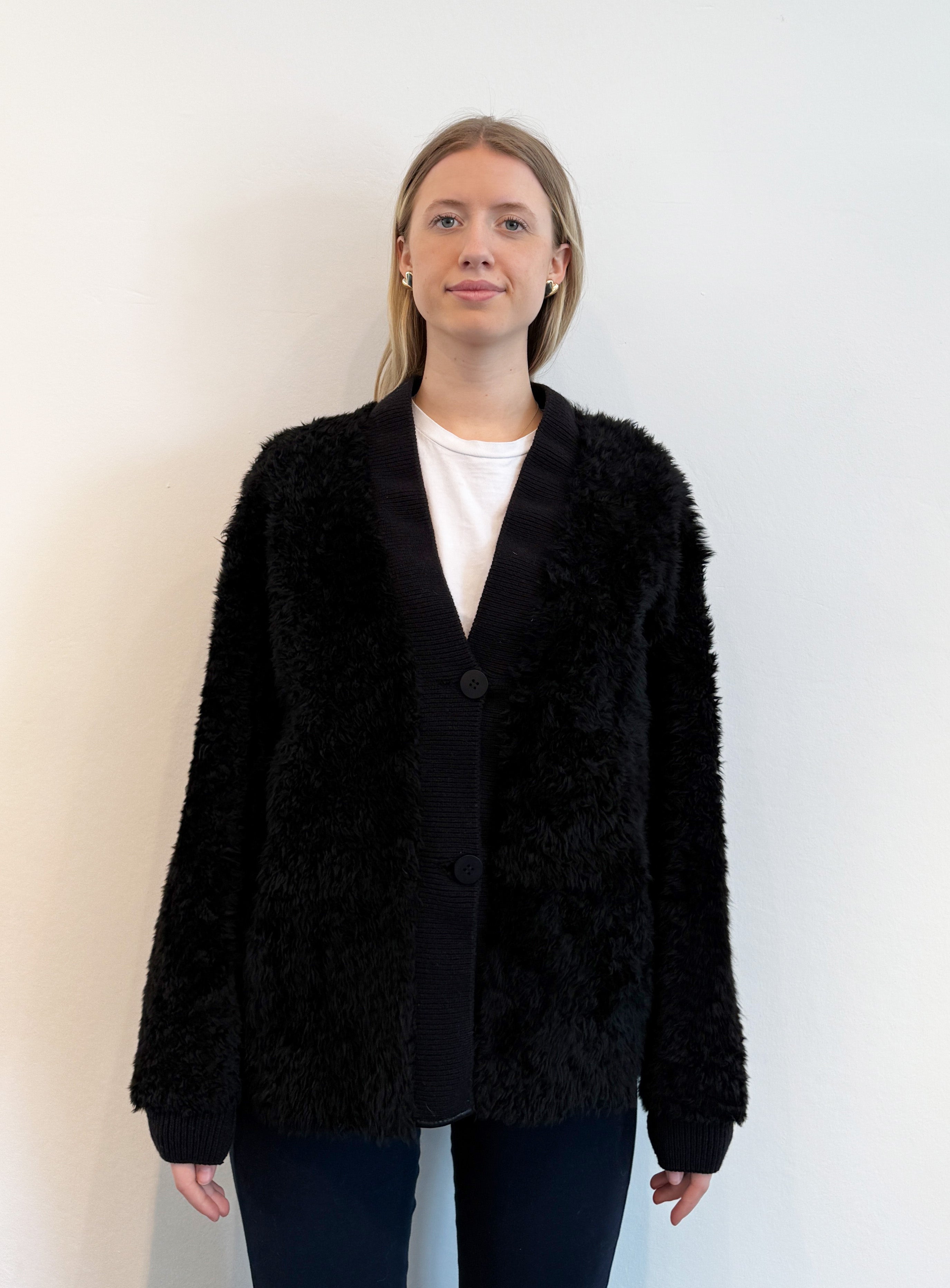 Jacke, Jacket, Luxusmode, edel, gemütlich, cosy, High Fashion, Premium Fashion, Luxus Bekleidung, echt Fell, V-Ausschnitt